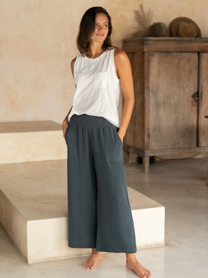 Model wears Bahama 3/4 Cotton Pants in Charcoal