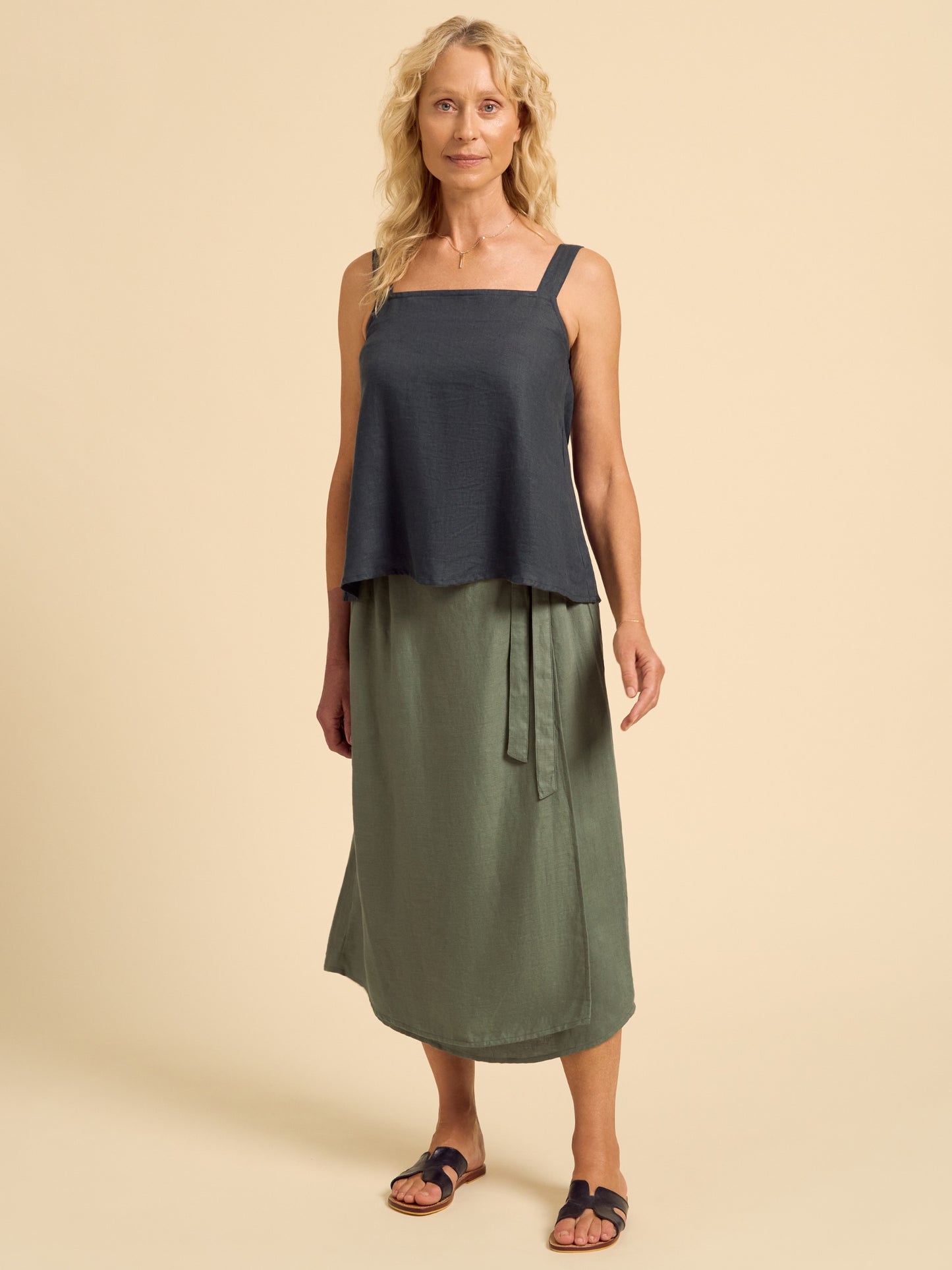 Soella Linen Top Charcoal